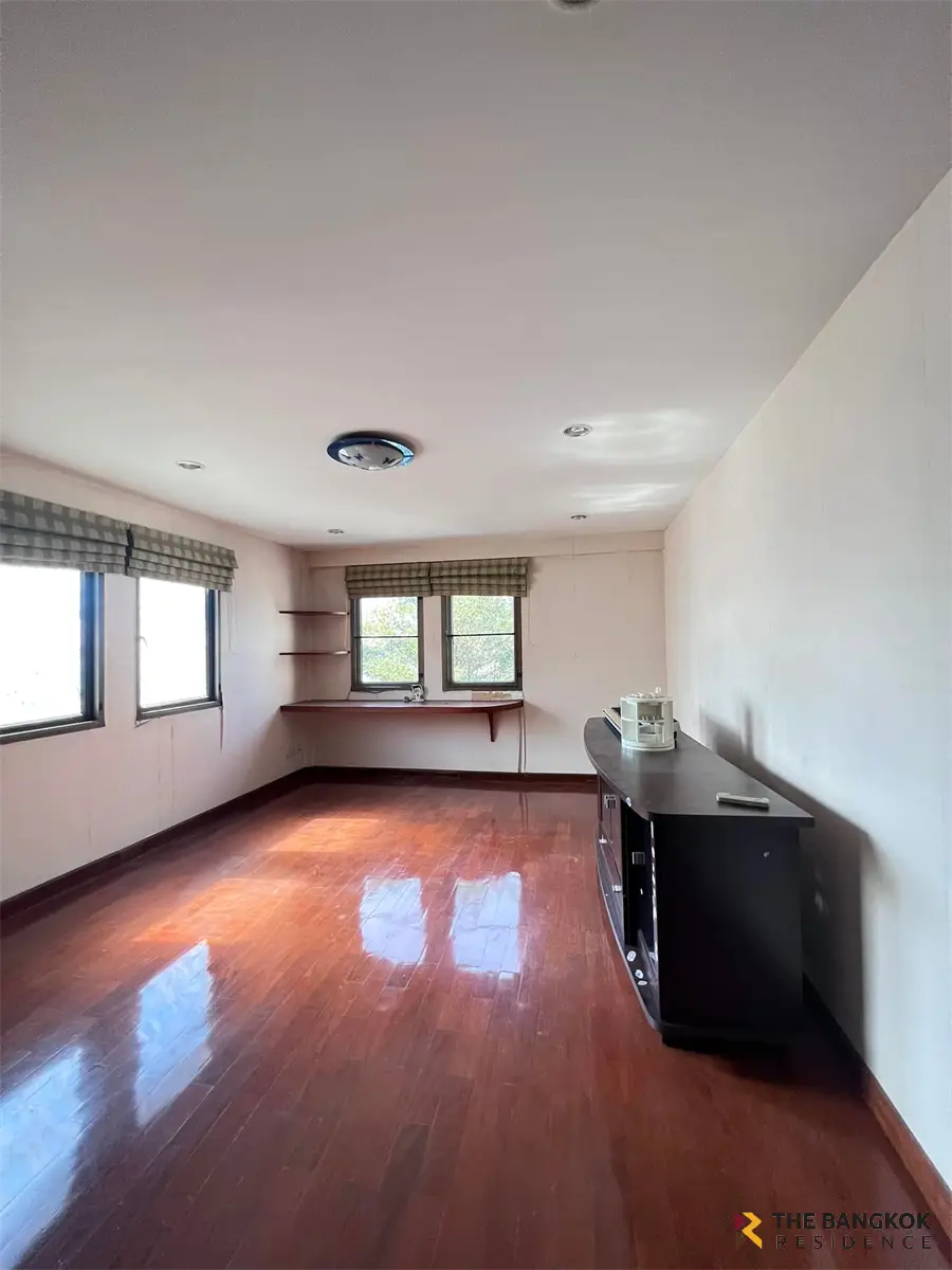 Townhouse in Bangkok, Thailand 4 bedrooms — photo 8