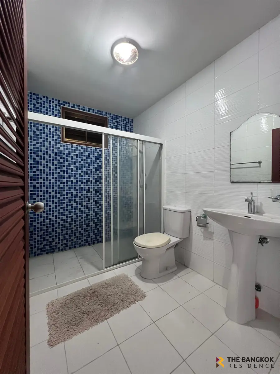 Townhouse in Bangkok, Thailand 4 bedrooms — photo 7