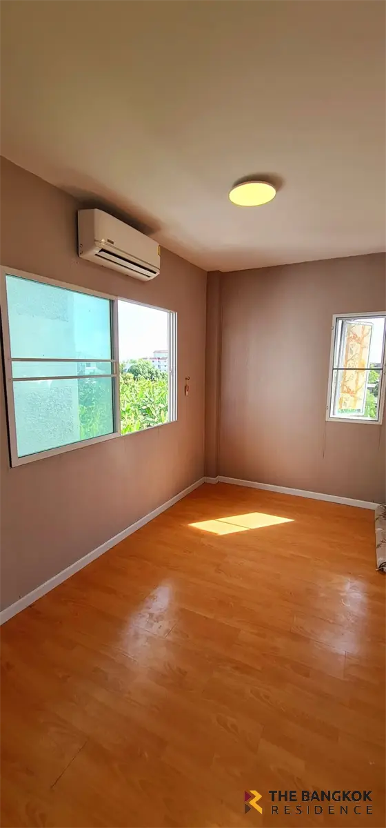 Townhouse in Bangkok, Thailand 4 bedrooms — photo 8