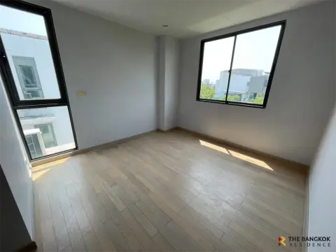 Townhouse in Bangkok, Thailand 7 bedrooms — photo 2
