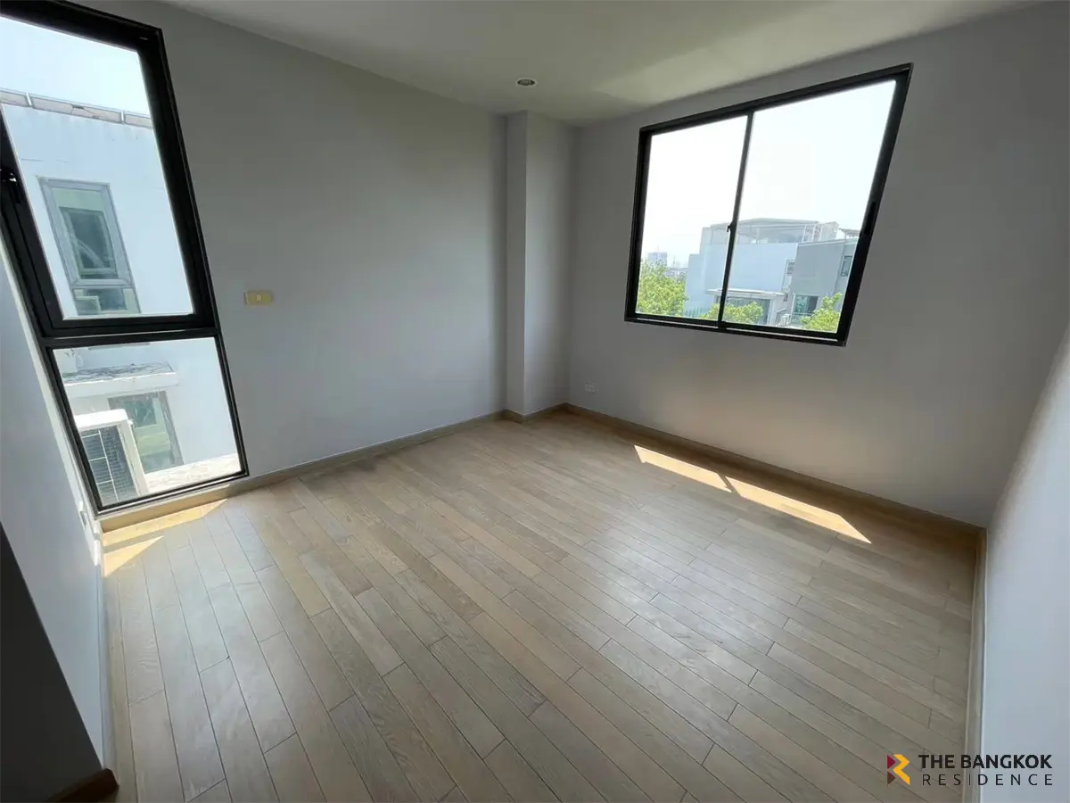 Townhouse in Bangkok, Thailand 7 bedrooms — photo 2