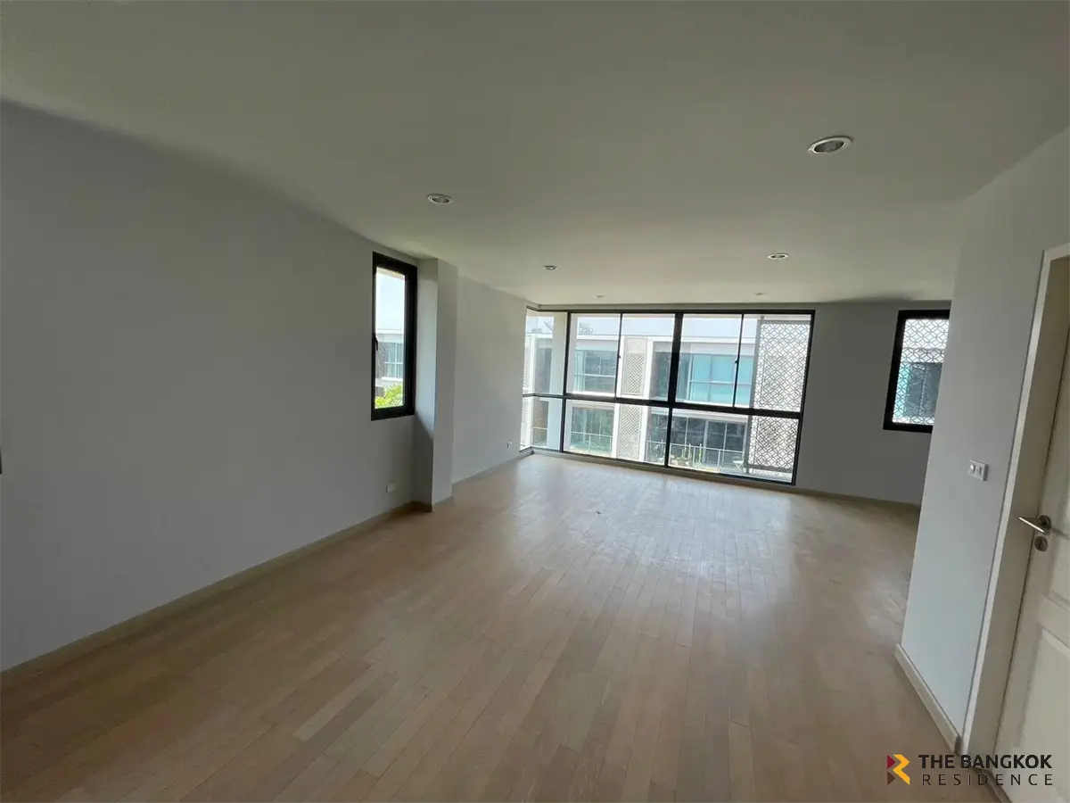 Townhouse in Bangkok, Thailand 7 bedrooms — photo 9