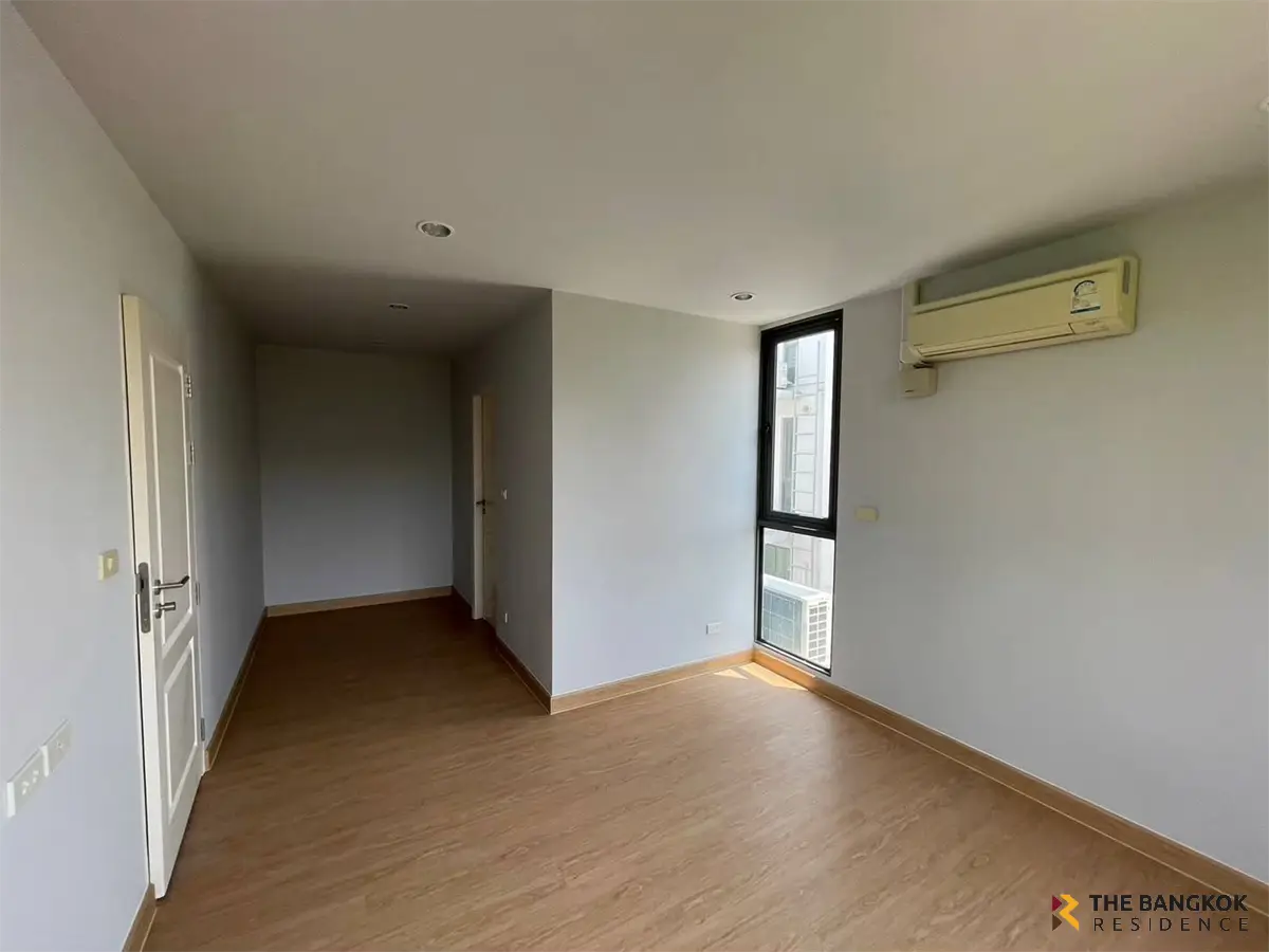 Townhouse in Bangkok, Thailand 7 bedrooms — photo 5