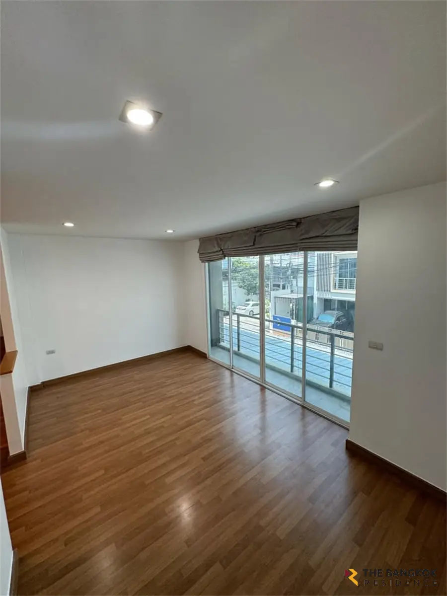 Townhouse in Bangkok, Thailand 3 bedrooms — photo 9