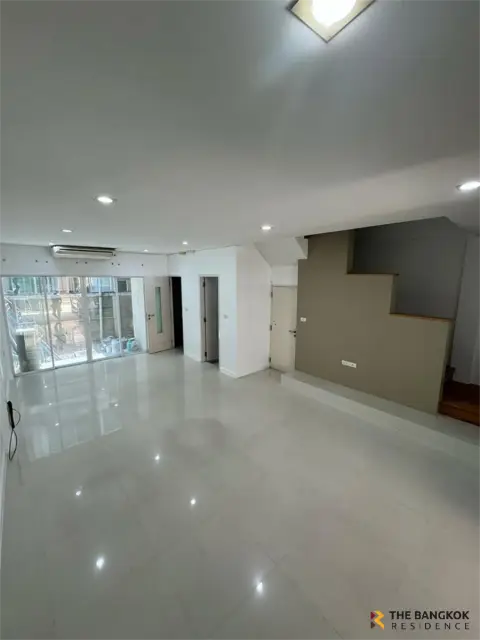 Townhouse in Bangkok, Thailand 3 bedrooms — photo 5