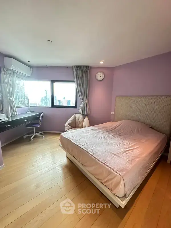 3-BR Condo at Sathorn Gardens near MRT Si Lom — ภาพ 4