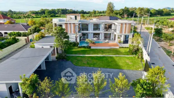 7-BR Villa close to Pattaya — photo 4