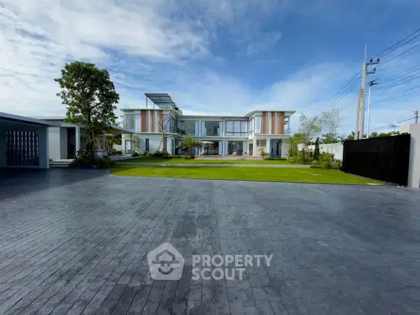 7-BR Villa close to Pattaya — photo 6