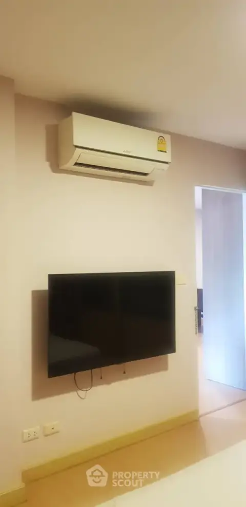1-BR Condo at Plus 67 near BTS Phra Khanong — photo 3