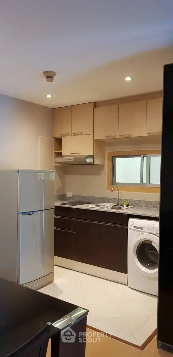 1-BR Condo at Plus 67 near BTS Phra Khanong — photo 4