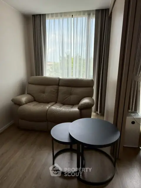 1-BR Condo at The Teak Sathorn-Lumpini near MRT Khlong Toei — photo 2