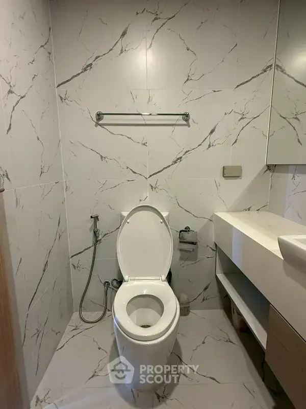 1-BR Condo at The Teak Sathorn-Lumpini near MRT Khlong Toei — photo 7