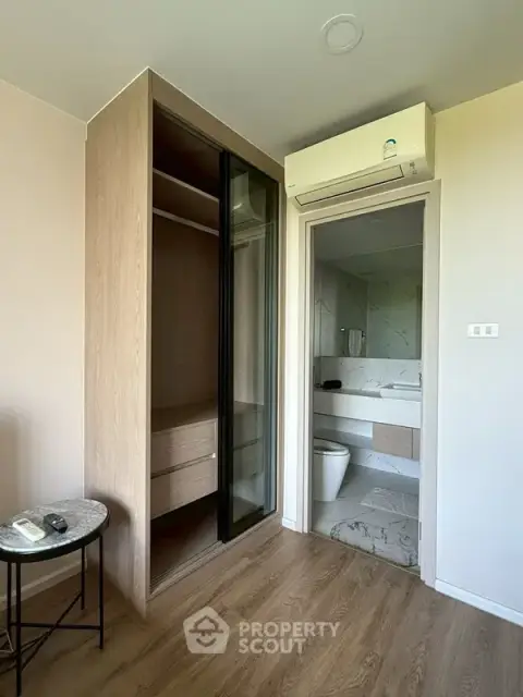 1-BR Condo at The Teak Sathorn-Lumpini near MRT Khlong Toei — photo 3