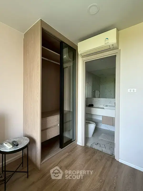 1-BR Condo at The Teak Sathorn-Lumpini near MRT Khlong Toei — photo 3