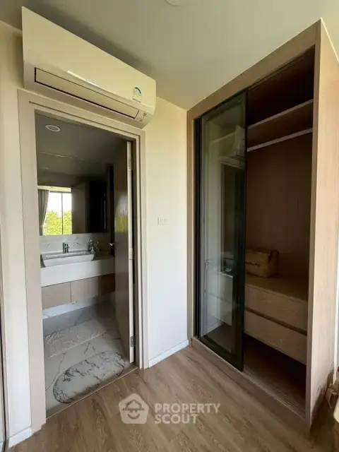 1-BR Condo at The Teak Sathorn-Lumpini near MRT Khlong Toei — photo 4