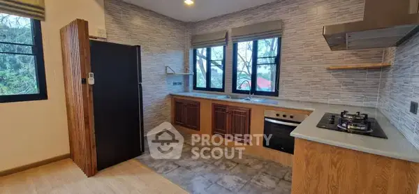 2-BR Townhouse in San Phisuea — photo 6