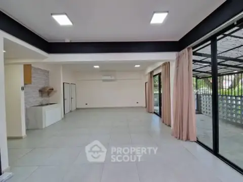 2-BR Townhouse in San Phisuea — photo 2