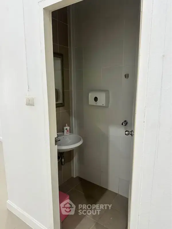 2-BR Townhouse in San Phisuea — photo 7