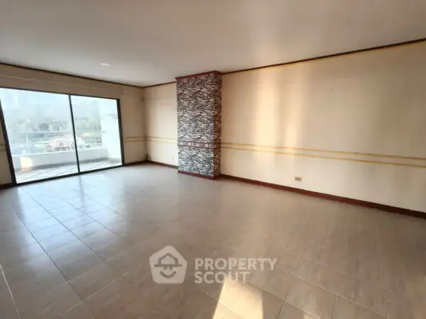 2-BR Condo at Pattaya Hill Resort close to Phratamnak — photo 4