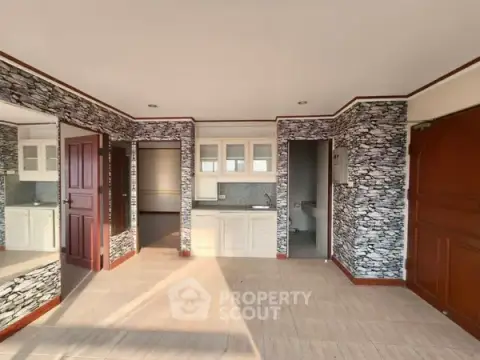 2-BR Condo at Pattaya Hill Resort close to Phratamnak — photo 2