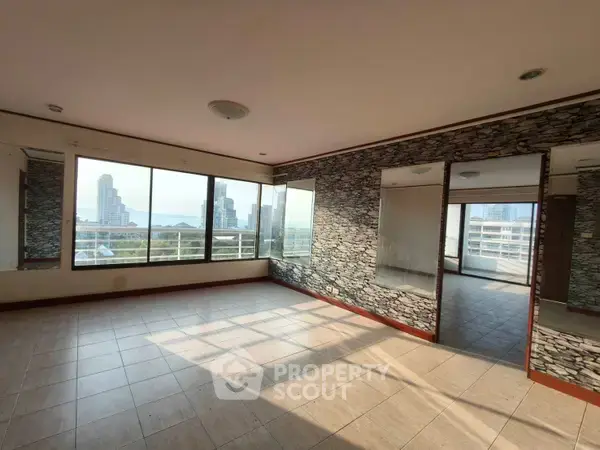 2-BR Condo at Pattaya Hill Resort close to Phratamnak — photo 7