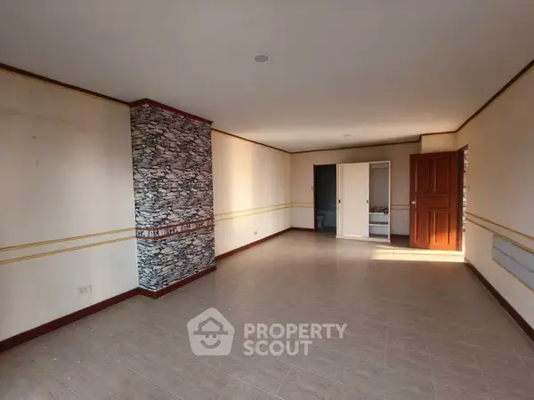 2-BR Condo at Pattaya Hill Resort close to Phratamnak — photo 3