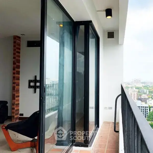 1-BR Condo at Icon 3 Condominium close to Thong Lo — photo 7