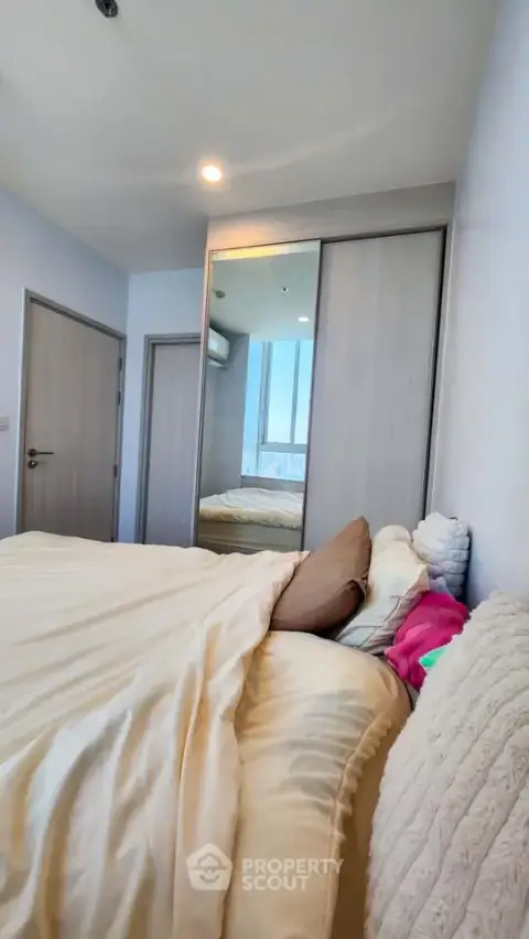 1-BR Condo at Noble Revolve Ratchada 2 near MRT Thailand Cultural Centre — photo 4