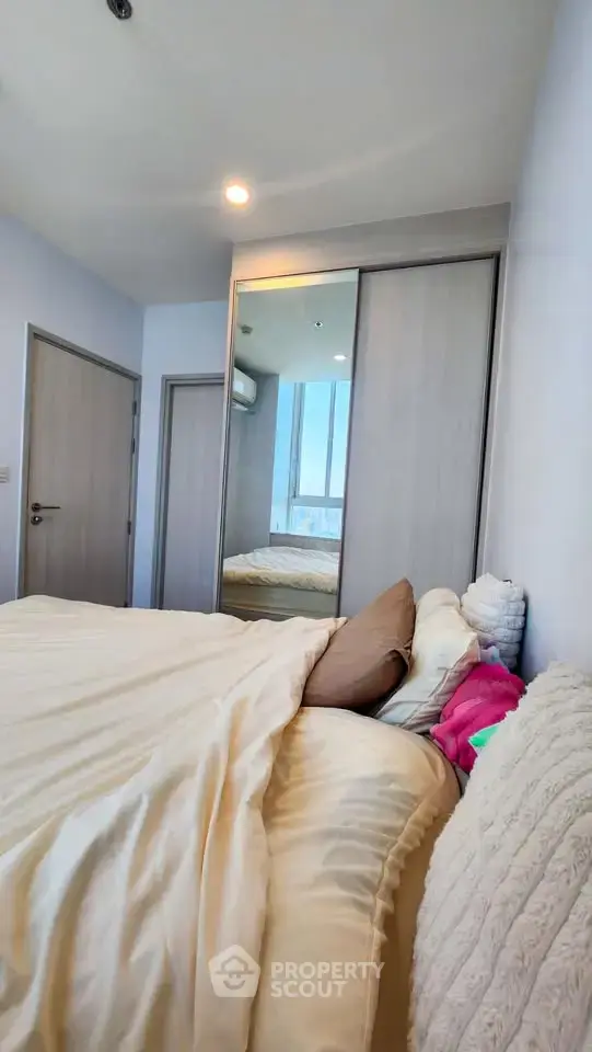1-BR Condo at Noble Revolve Ratchada 2 near MRT Thailand Cultural Centre — photo 4