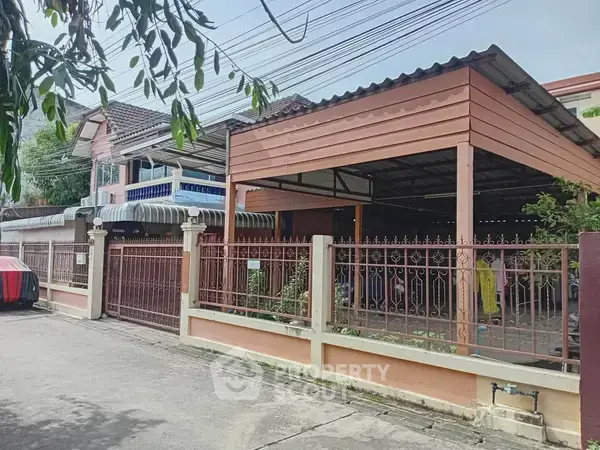 6-BR House in Si Phum — photo 3