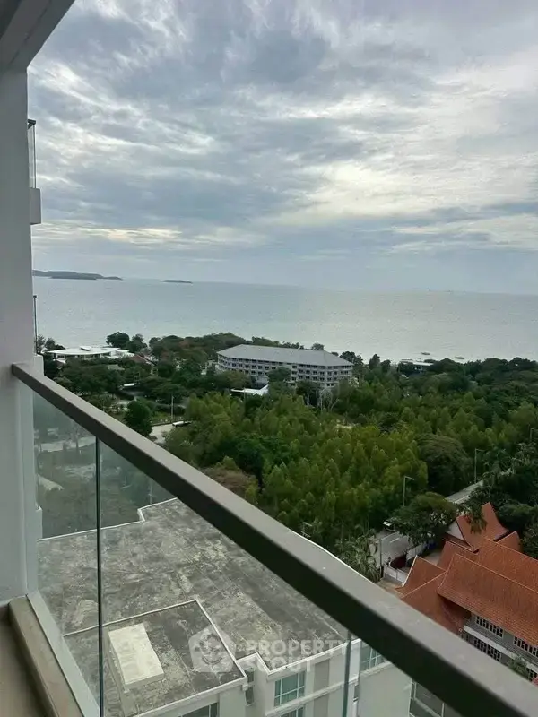 Studio Condo at The Peak Towers close to Phratamnak — photo 2