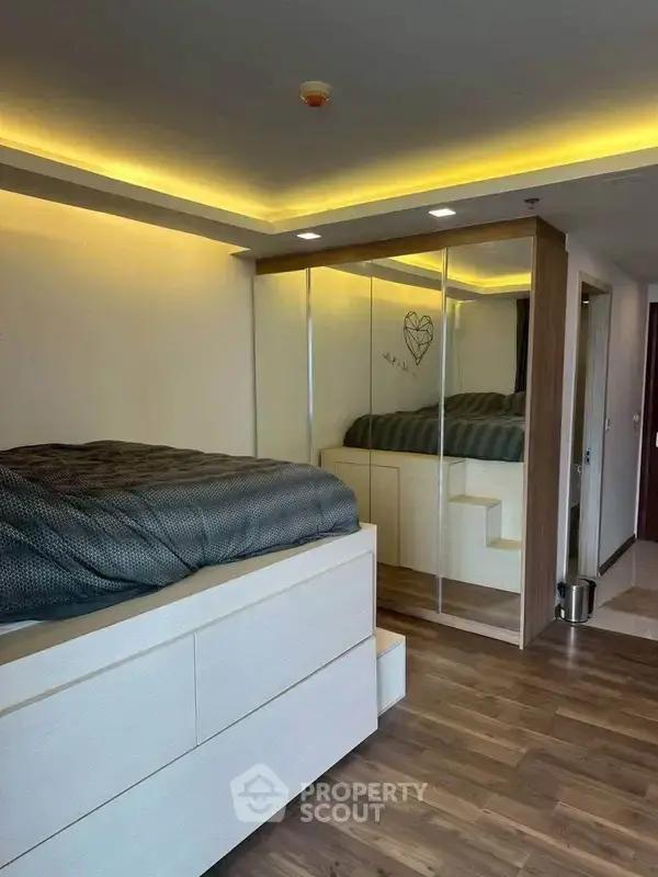 Studio Condo at The Peak Towers close to Phratamnak — photo 6