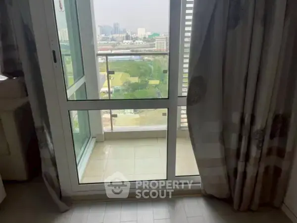 Studio Condo at T.c. Green Rama 9 near MRT Phra Ram 9 — photo 2