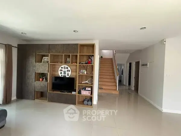 4-BR House in Si Phum — photo 5
