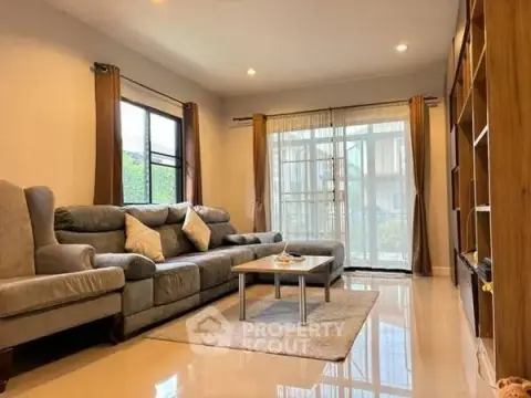 4-BR House in Si Phum — photo 4