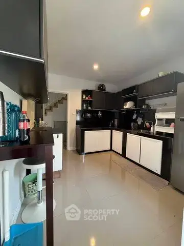 4-BR House in Si Phum — photo 7