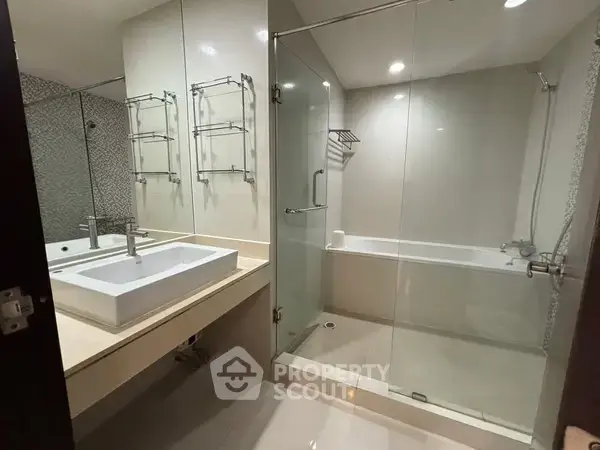 1-BR Condo at The Rajdamri near BTS Ratchadamri — photo 6
