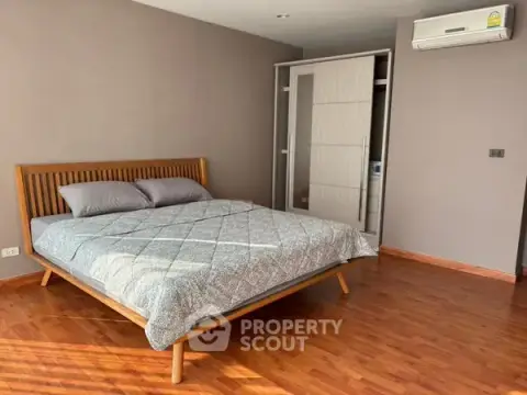 1-BR Condo at The Rajdamri near BTS Ratchadamri — photo 2