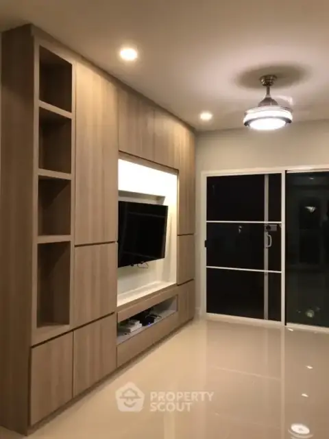 3-BR House at Centro Ramindra 109 in Bang Chan — photo 2