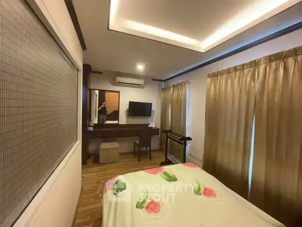 2-BR Condo at The Benefits Condo in San Phisuea — photo 7