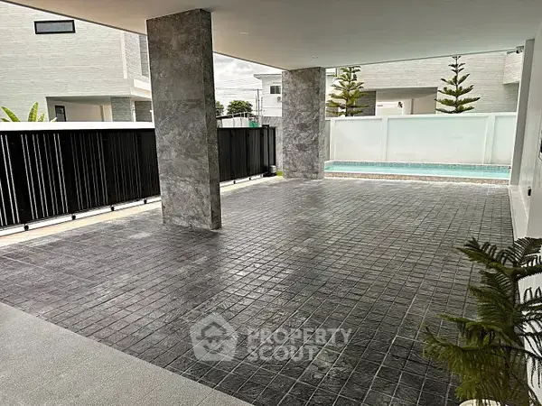 5-BR Villa at THAMBER Private Pool Villa - By SpacePerfect close to Huai Yai — ภาพ 3