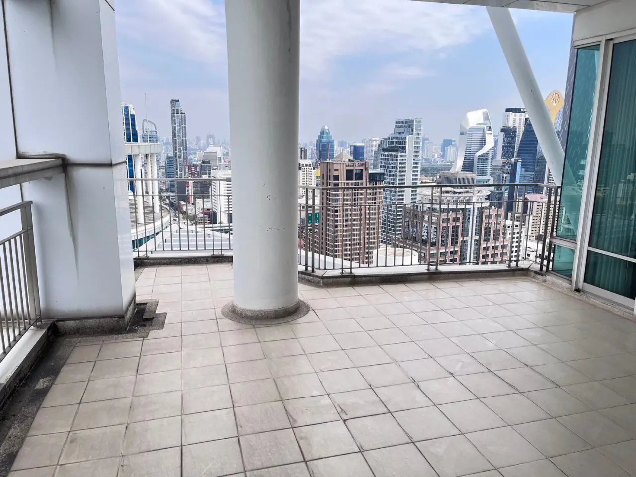 Duplex in Pathum Wan, Bangkok, Thailand 4 bedrooms — photo 8