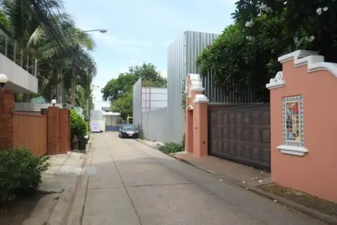Land in Bangkok, Thailand — photo 4