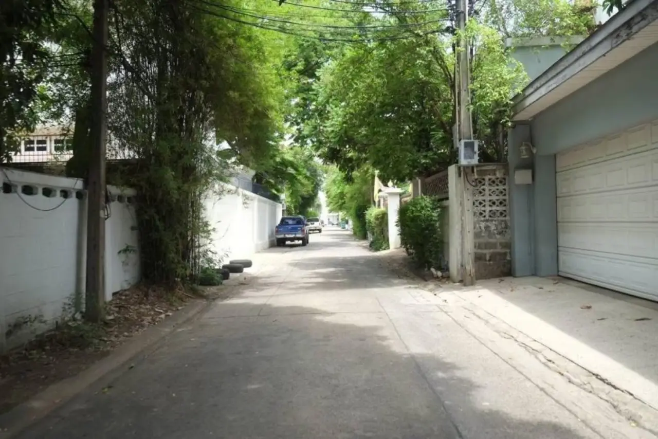 Land in Bangkok, Thailand — photo 2