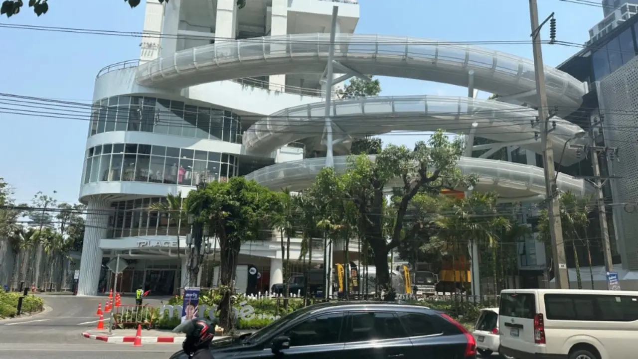 Land in Bangkok, Thailand — 照片 10