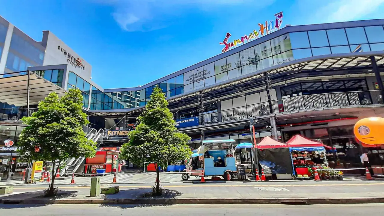 Land in Bangkok, Thailand — 照片 5