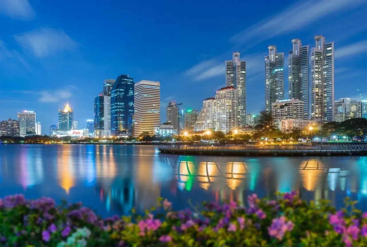 Land in Bangkok, Thailand — 照片 7