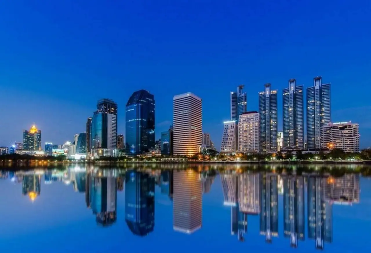 Land in Bangkok, Thailand — 照片 8