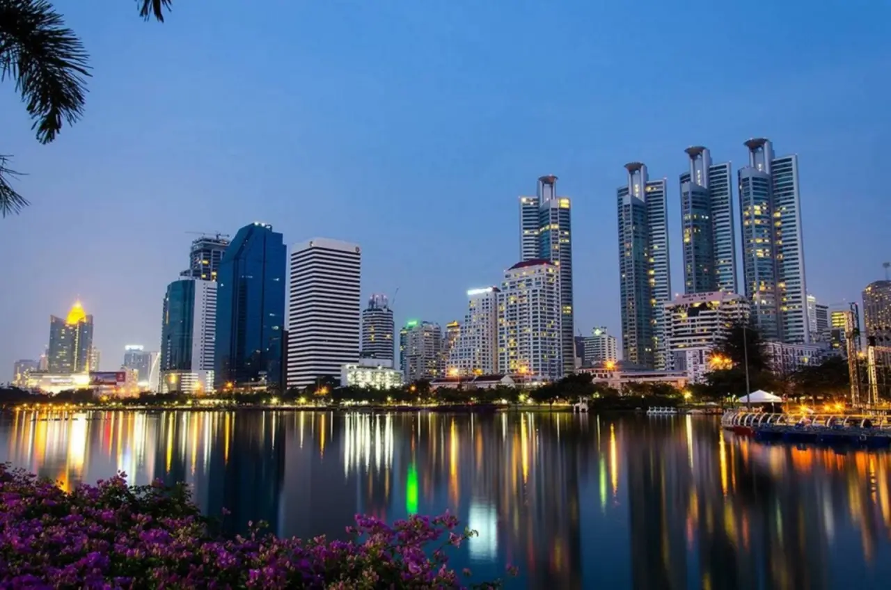 Land in Bangkok, Thailand — 照片 6