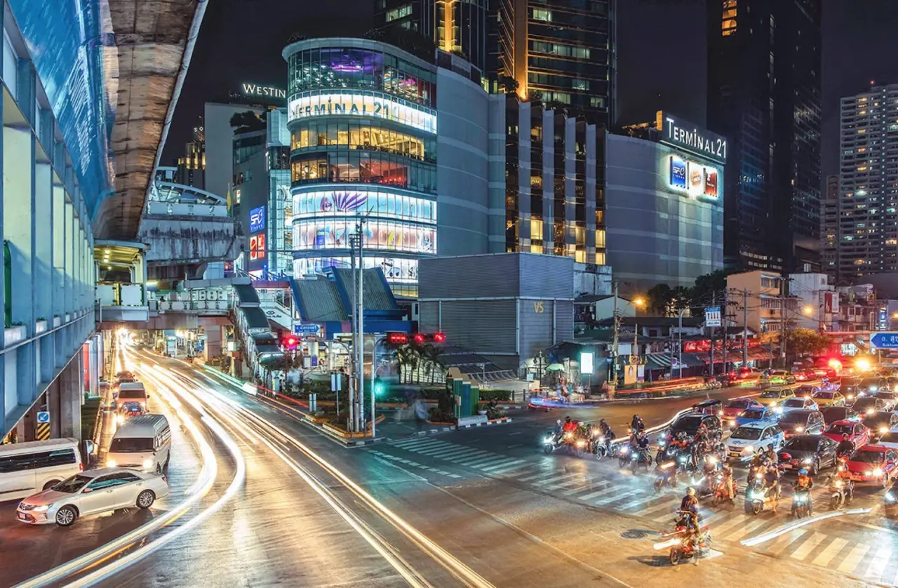 Land in Bangkok, Thailand — 照片 9
